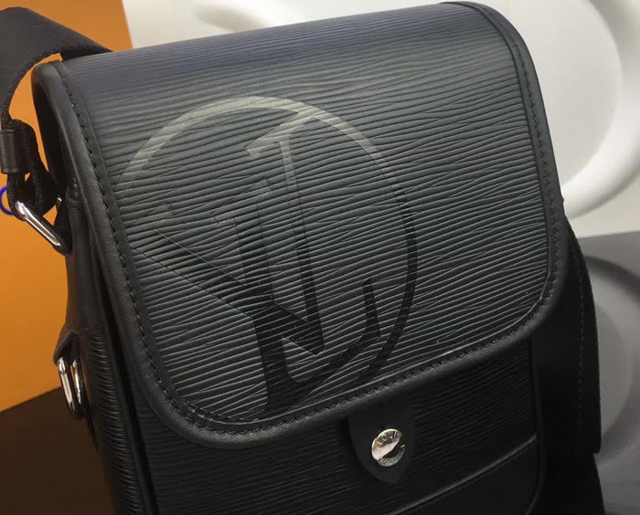 路易威登LV頂級原單M53497黑色 MESSENGER 小號斜跨郵差包 Epi牛皮 YDH1728